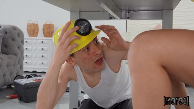 Stunning chick with shaved pussy Lily Veroni likes rough sex