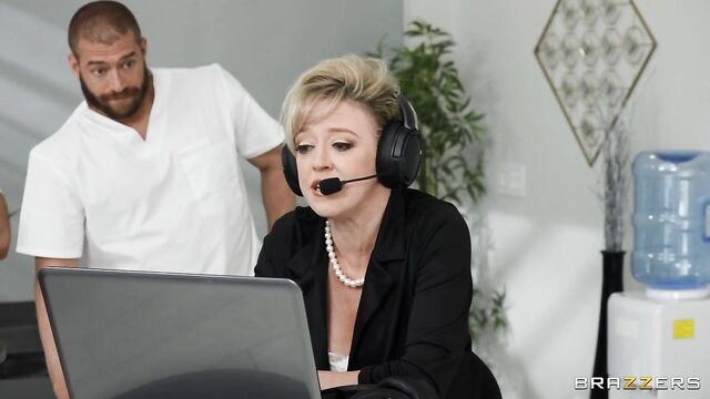 Freeuse addict Dee Williams fucks two younger hunks