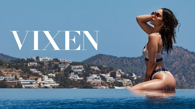 Gorgeous chick Ginebra Bellucci feels a nice dick in her shaved pussy