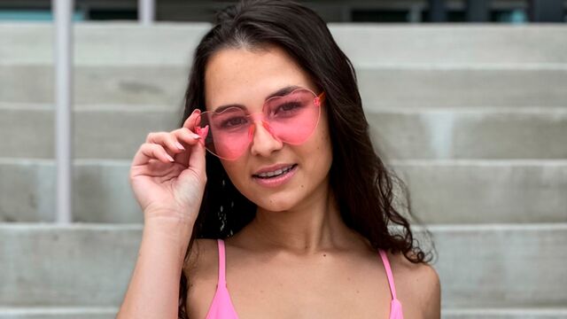 Liz Jordan's juicy hole is getting punished by a big cock