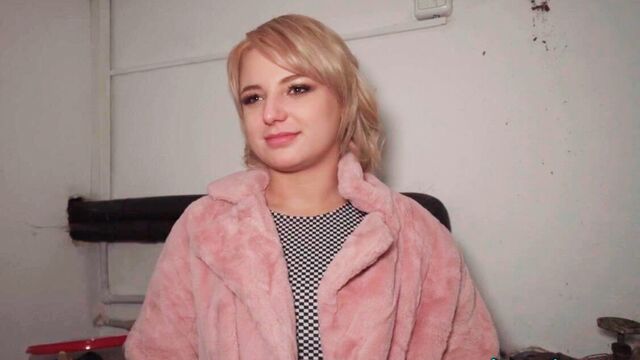 An awesome doll Vaness Queen gets impaled by massive penis