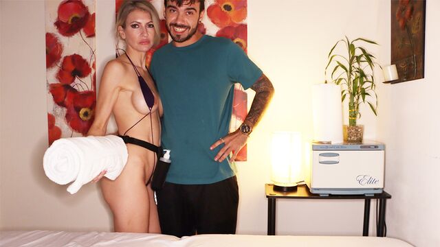 Awesome hottie Gigi gives a good blowjob for her client