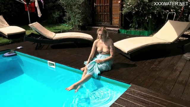 Mimi's round ass action