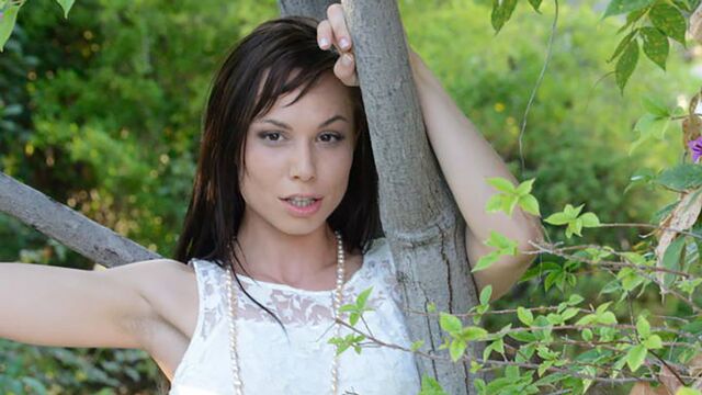 Aidra Fox is enjoying outdoor masturbation session on the grass