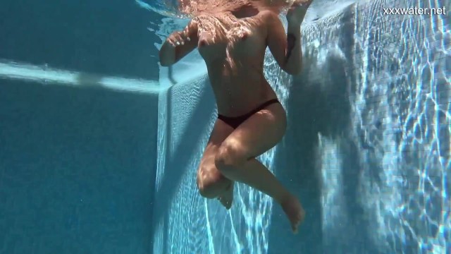Easy-on-the-eyes gill's brunette porn