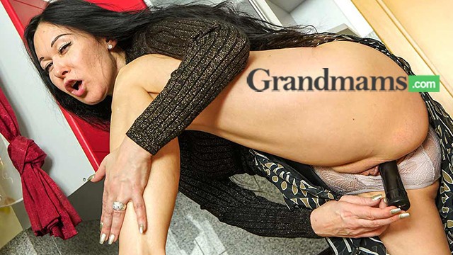 Grandmams - big tits action
