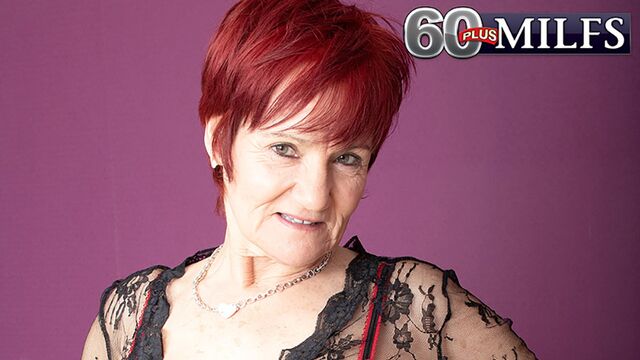 Awesome mature with round ass Linda Storm fucked from behind