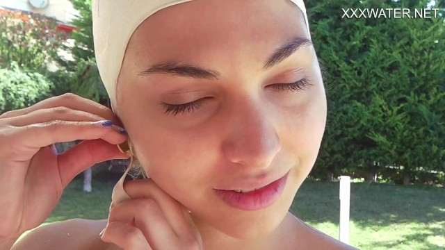 Horny doxie - petite ass xxx - Underwater Show
