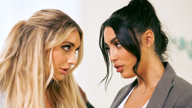 Beautiful chicks Vanessa Sky and Kayley Gunner have lesbian fun