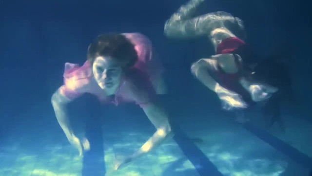 Lascivious dame - skinny action - Underwater Show