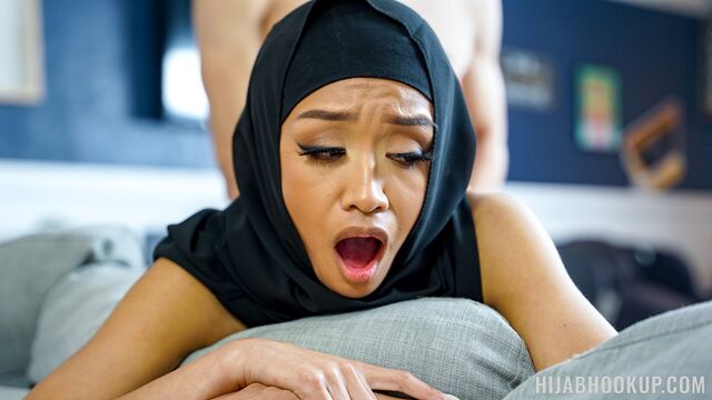 Sex-addicted Muslim model Jade Kimiko needs a long dick
