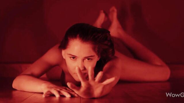 Gorgeous solo masturbation session with a long-legged Sonya Blaze