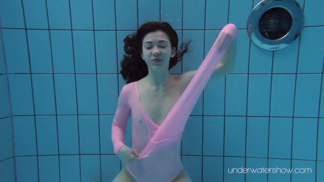 Amateur's floating tits video by Underwater Show