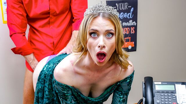 Sex queen Anya Olsen shows off her love on the knees