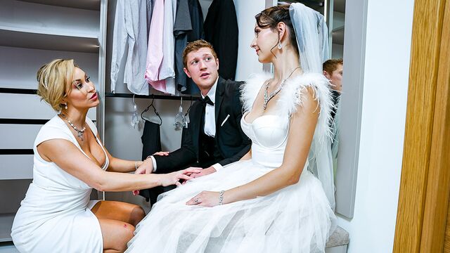 An athlete fucked two babes Ryan Keely and Serena Hill