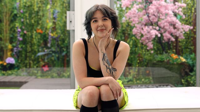 Casting teen Aleena allows this guy to impale her shaved pussy