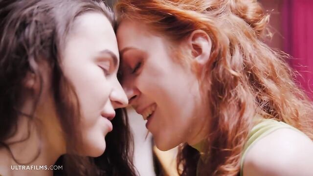 Two chicks Hayli Sanders and Cherry Candle love fingering