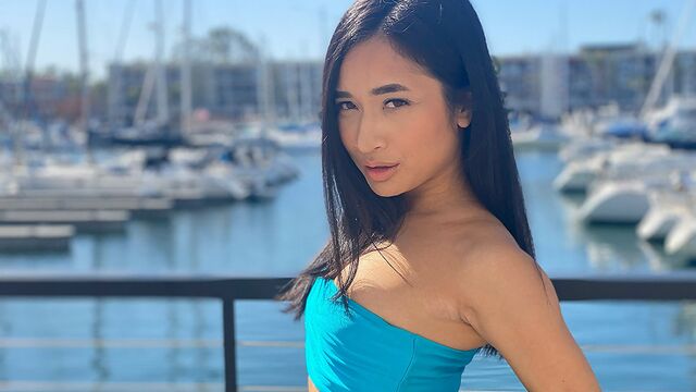 Gorgeous brunette Avery Black likes sucking a hard penis