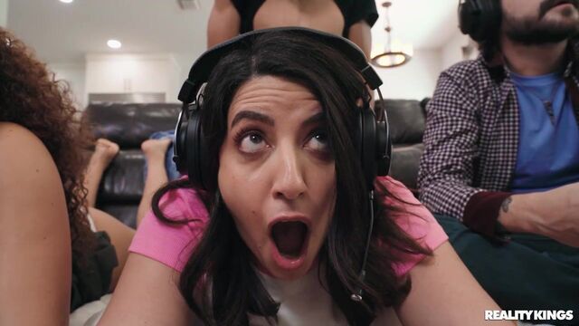 Horny ladies Willow Ryder and Sarah Arabic have FFM fun