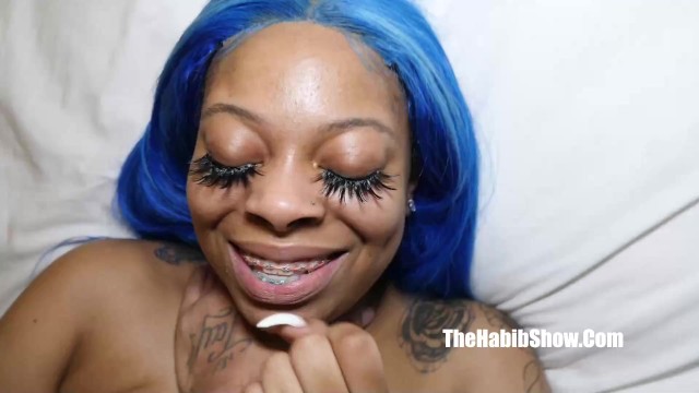 Old clip with fine-looking queen from The Habib Show