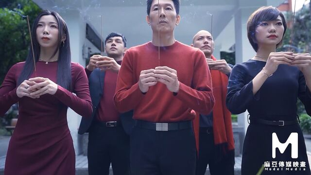 Angelic hotties Su Qing Ge and Xia Qing Zi have nasty fun with big cock