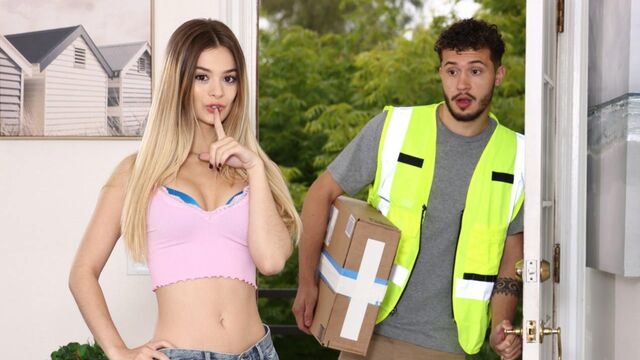 Dick-riding session with a sweetheart girlfriend Molly Little