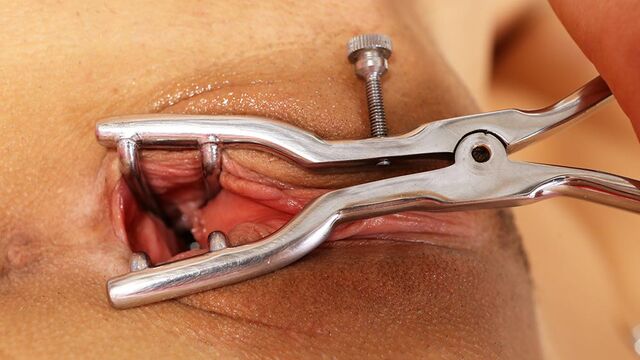 Aesthetic brunette Anna Rose is enjoying touching her crack