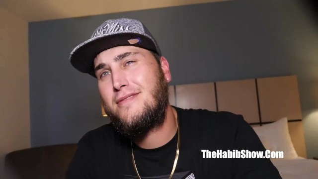 Flirtatious queen - hood sex - The Habib Show