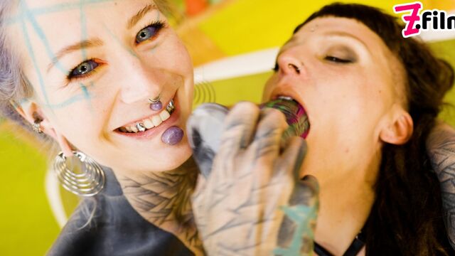 Intensive vaginal fisting with Anuskatzz and Wildwuxx