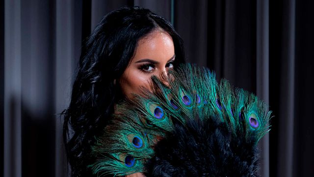 Spicy mom with big bottom Victoria June fucked by a long cock