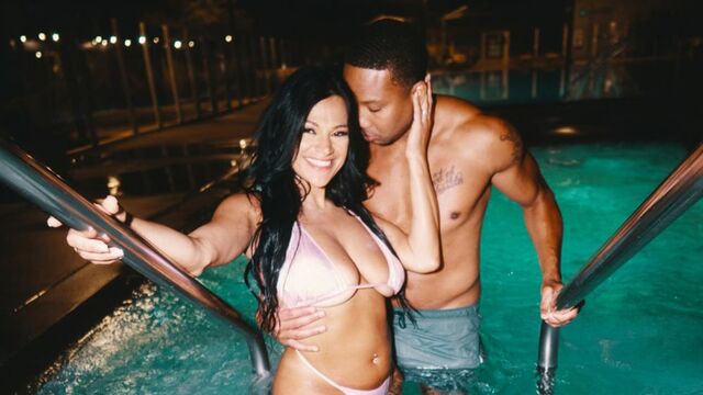 Black dude with a huge cock fucked a spicy brunette Mona Azar