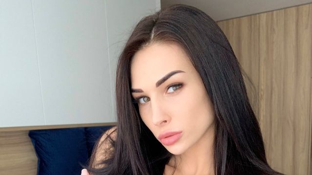 Excellent brunette Fiamurr opens her hungry shaved pussy