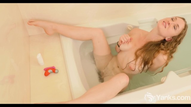 Amateur video with tempting queen from Yanks