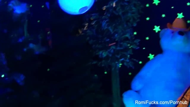 Luring Romi Rain's romifucks movie
