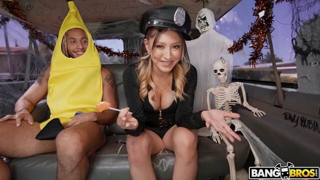 Asian curvy doll Derek Savage likes fucking for cash in the car