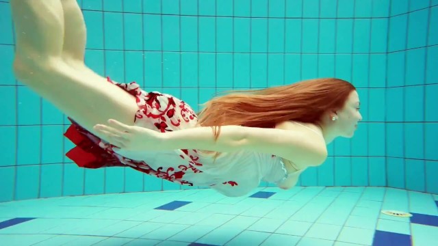 Underwater Show - brunette dirt