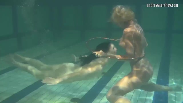 Underwater Show featuring Irina's lesbian video