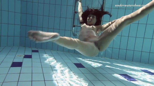 Underwater Show - solo female xxx