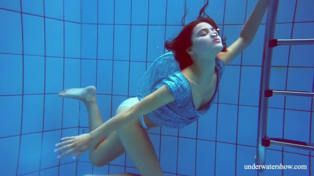 Hypnotic Marusia - red head dirt - Underwater Show