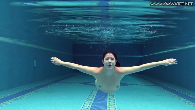 Lady Dee's poolside smut by Underwater Show