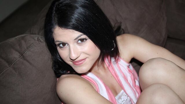 Stunning brunette Aubrey Sky nicely taking it deep in her mouth