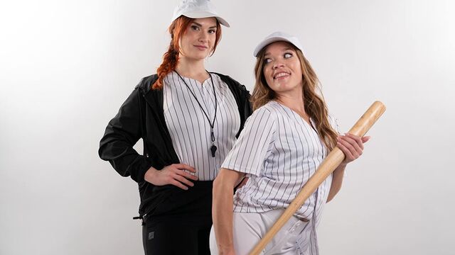 Aesthetic chicks Siri Dahl and Katie Kush have lesbian fun