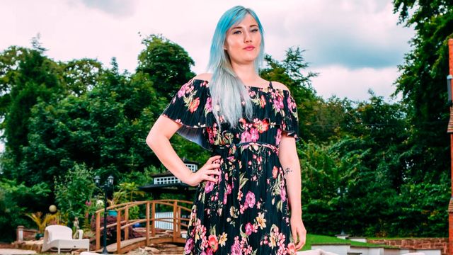 Beautiful outdoor double penetration with a blue-haired chick Misha Mayfair