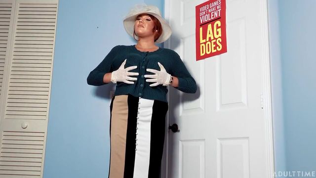 Natural-boobed redhead cougar BBW Annabelle Rogers and her dildo