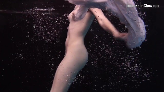 Very hot brunette clip with flirtatious dear from Underwater Show