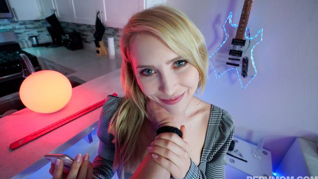 Seduced babe with big boobs Alix Lynx screwed by a big boner