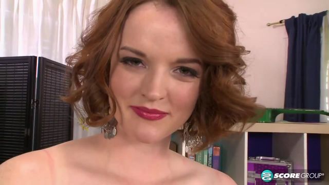 Cute masturbating chick Bebe Cooper plays with her crack