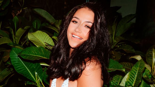 Gorgeous hottie Avi Love nicely screwed in the cowgirl pose