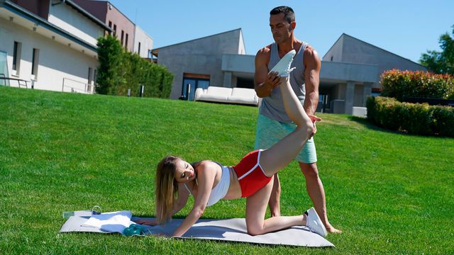 Playful babe with big boobs Candy Alexa likes intensive sex