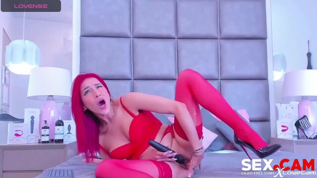 Gorgeous solo play with a redhead hottie in the bedroom